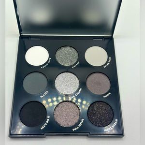 Colourpop “smoke show” pressed powder palette Best smoky eyeshadow palette ever